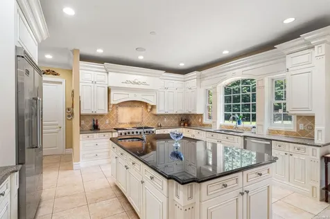 1 Tatem Way Old Westbury NY 11568