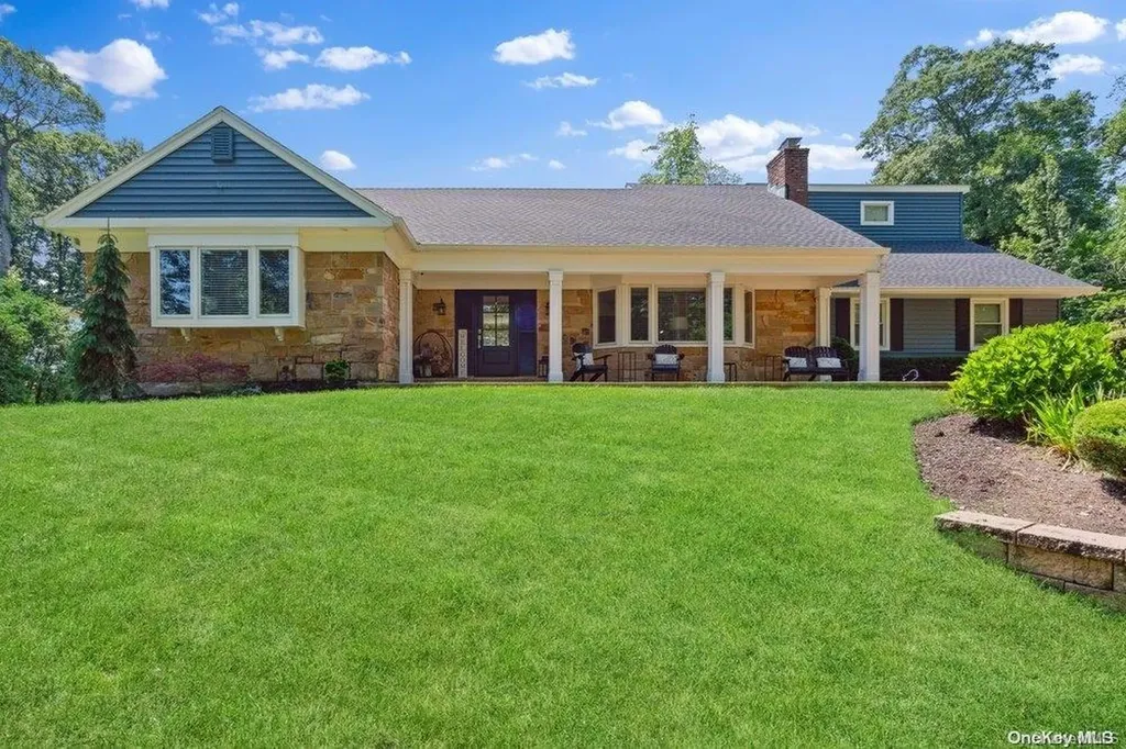 33 Rustic Gate Lane Dix Hills NY 11746