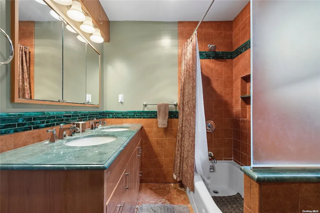 33 Forest Road Valley Stream NY 11581