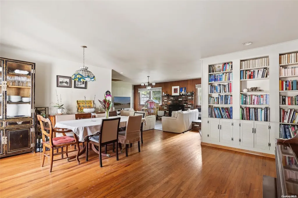 33 Forest Road Valley Stream NY 11581