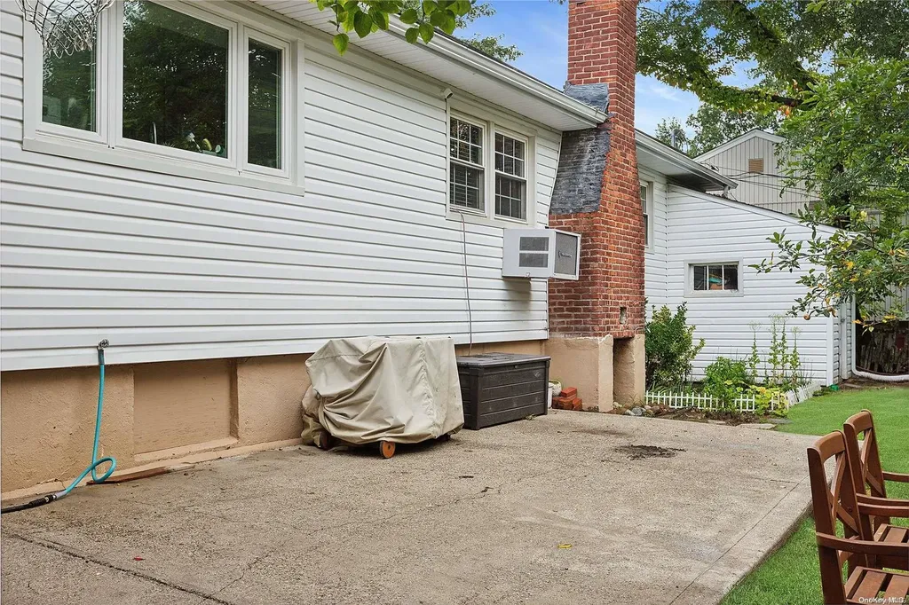 33 Forest Road Valley Stream NY 11581