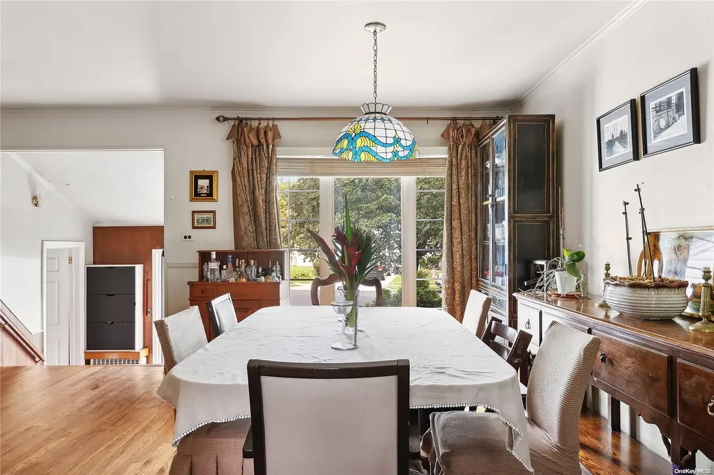33 Forest Road Valley Stream NY 11581