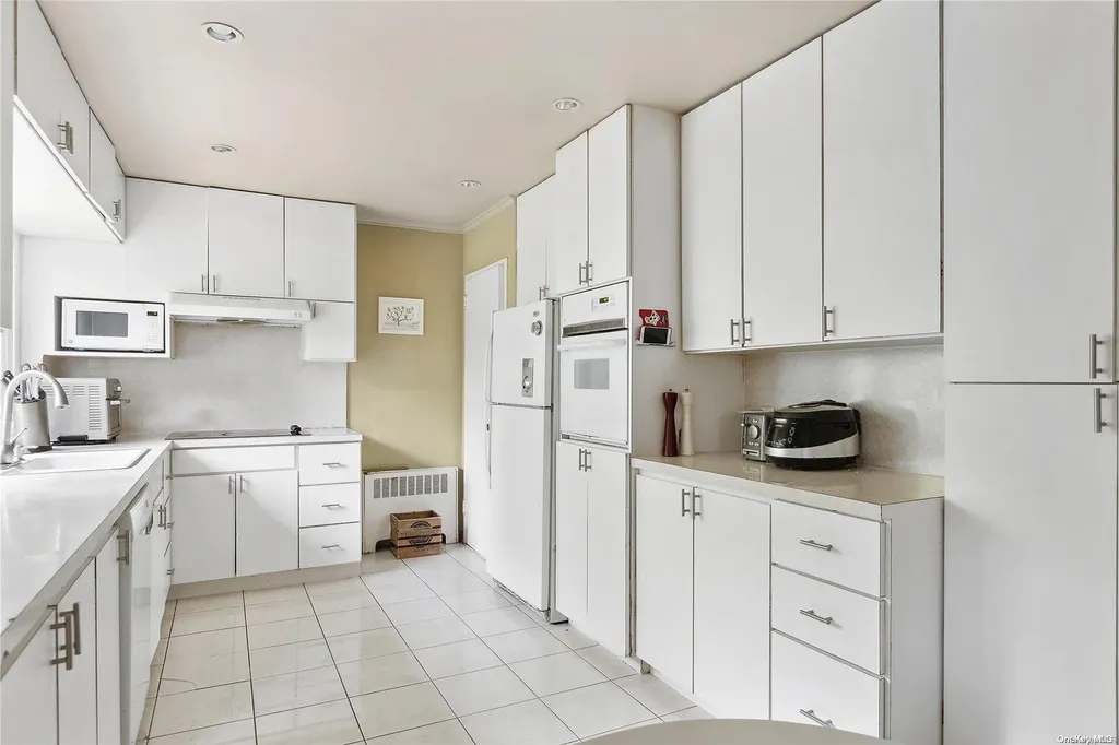 33 Forest Road Valley Stream NY 11581