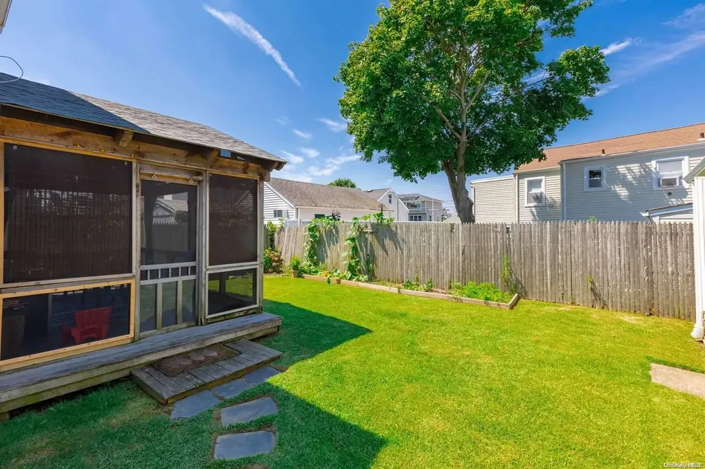 811 Arctic Street Lindenhurst NY 11757