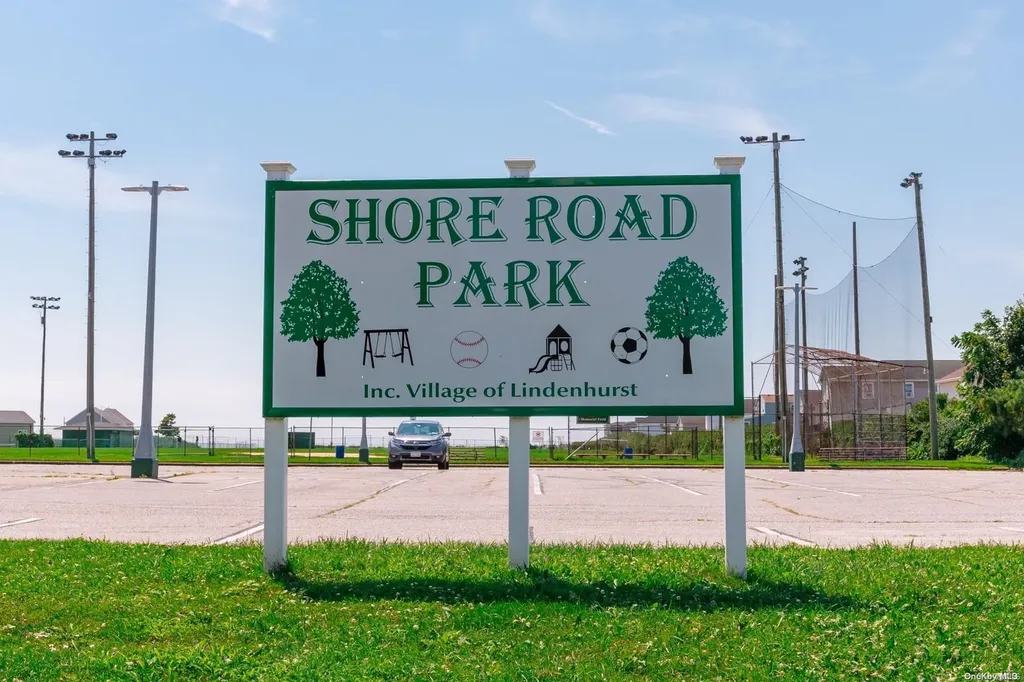 811 Arctic Street Lindenhurst NY 11757