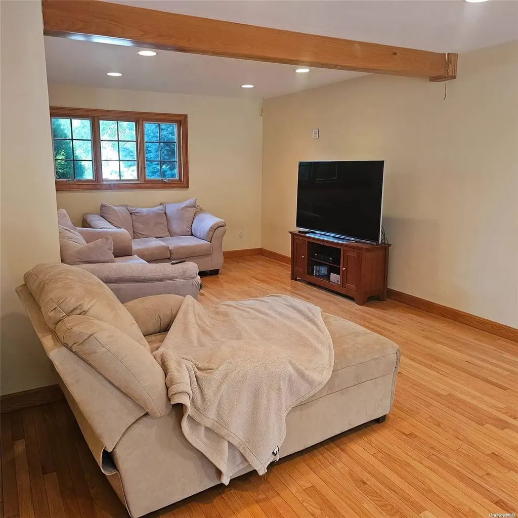 191 Cedar Lane Babylon NY 11702