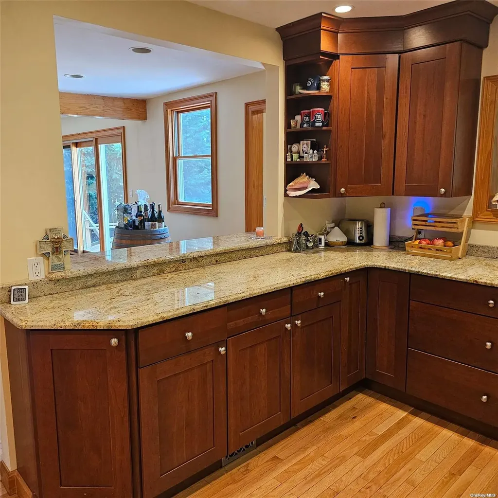 191 Cedar Lane Babylon NY 11702