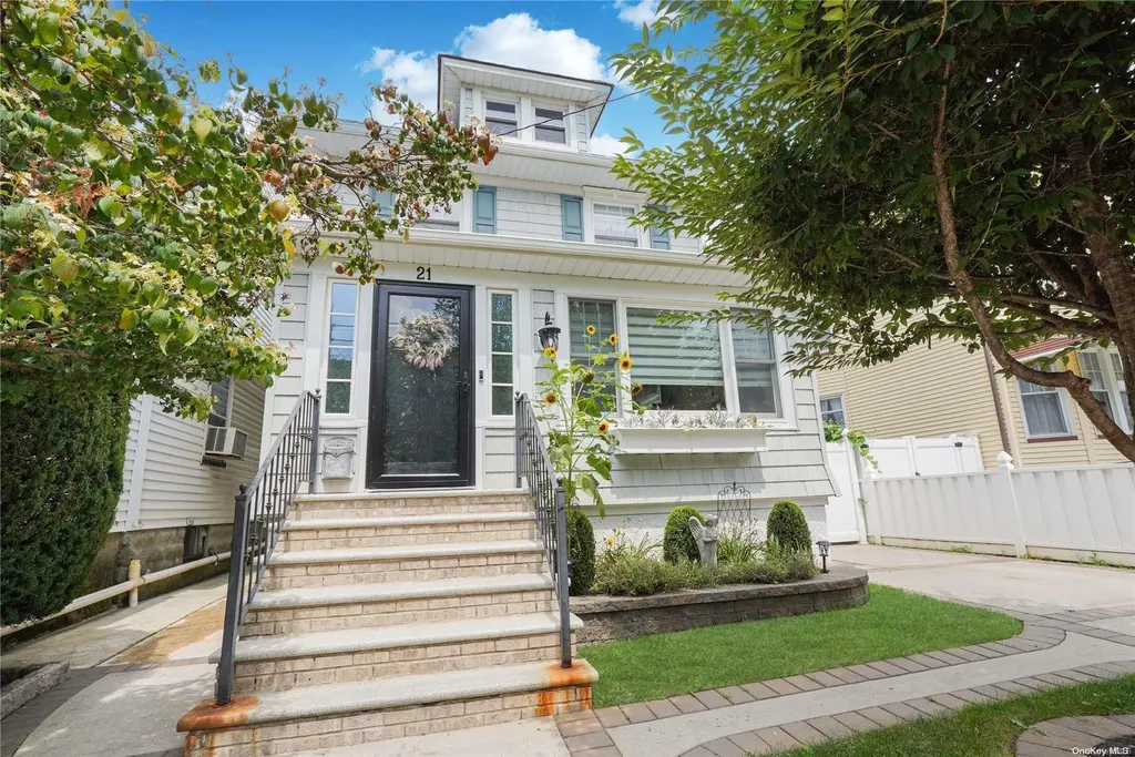 21 Markham Place Staten Island NY 10314