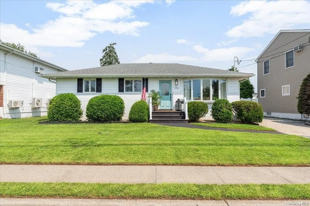 174 13th Street Bethpage NY 11714