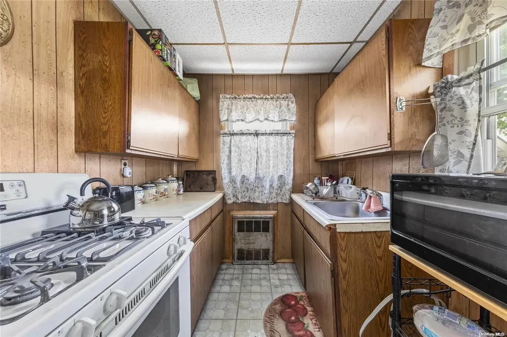9 Van Cott Avenue Hempstead NY 11550