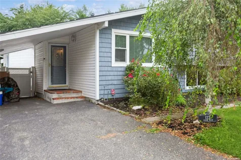 122 Tudor Road Centereach NY 11720