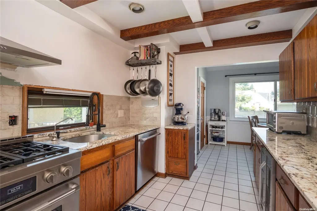 408 Windsor Place Oceanside NY 11572