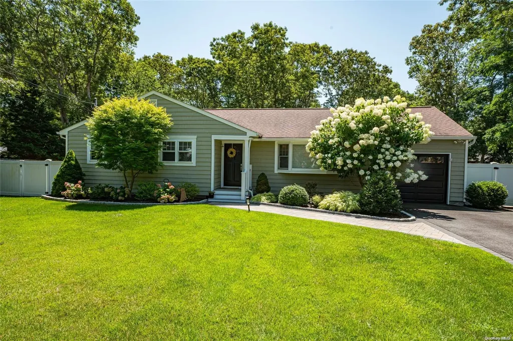 94 Lynncliff Road Hampton Bays NY 11946