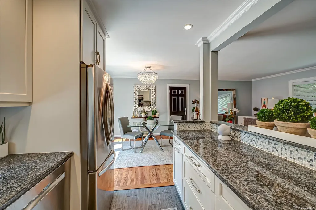 94 Lynncliff Road Hampton Bays NY 11946
