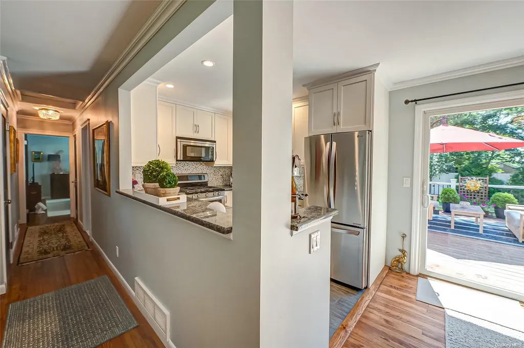 94 Lynncliff Road Hampton Bays NY 11946