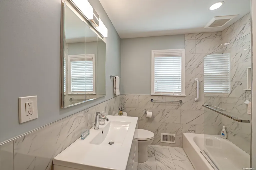 94 Lynncliff Road Hampton Bays NY 11946