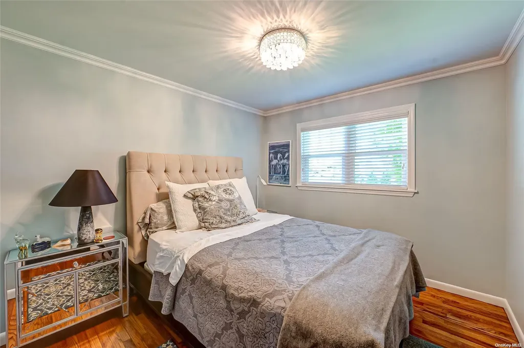 94 Lynncliff Road Hampton Bays NY 11946