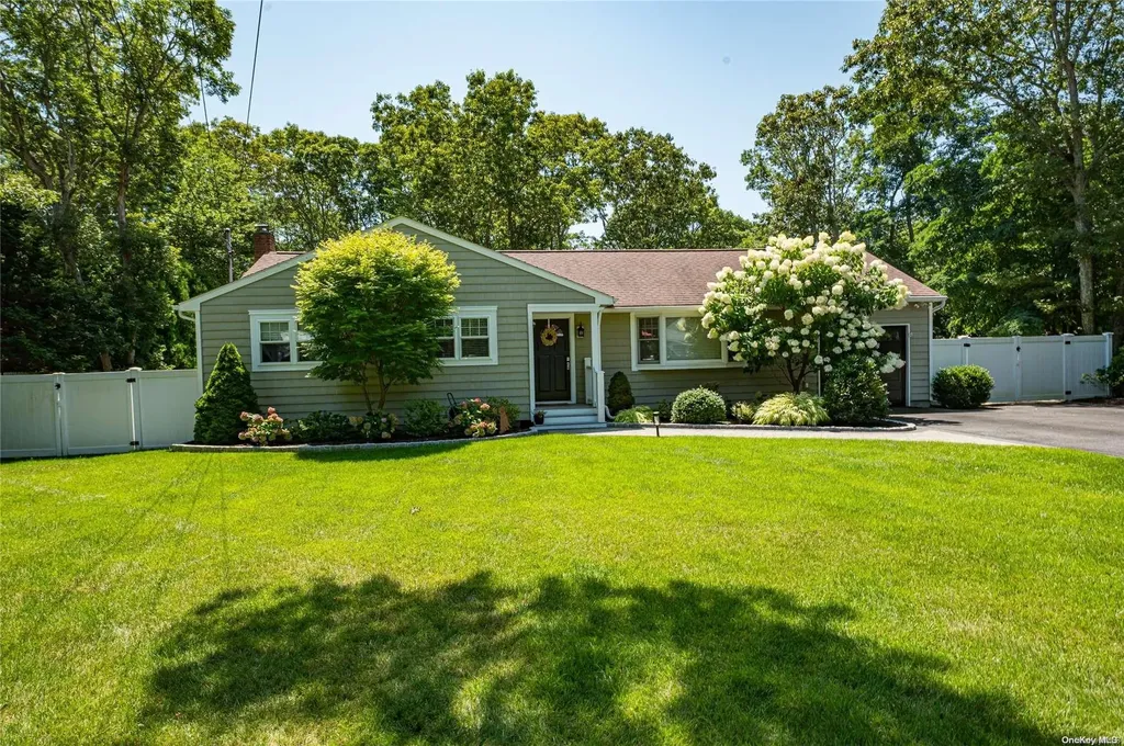 94 Lynncliff Road Hampton Bays NY 11946