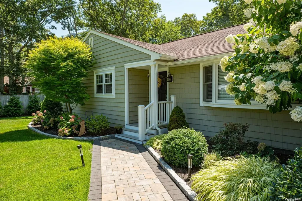 94 Lynncliff Road Hampton Bays NY 11946