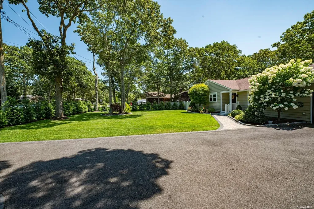 94 Lynncliff Road Hampton Bays NY 11946