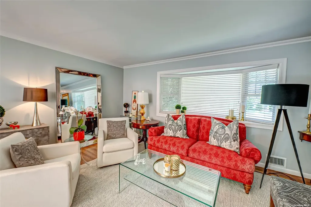 94 Lynncliff Road Hampton Bays NY 11946