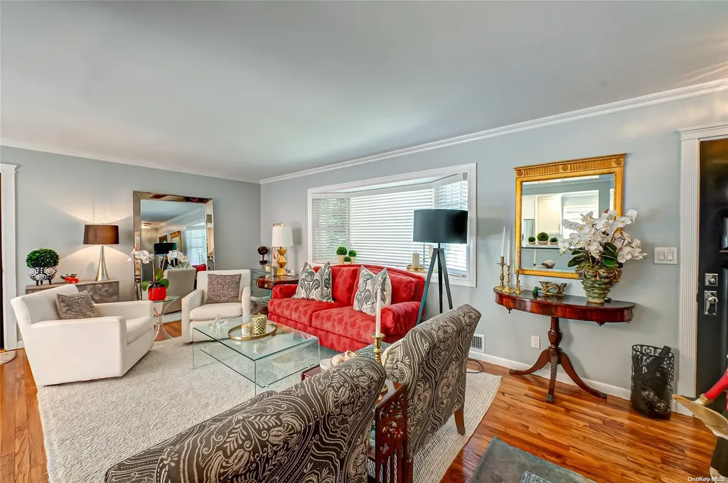 94 Lynncliff Road Hampton Bays NY 11946