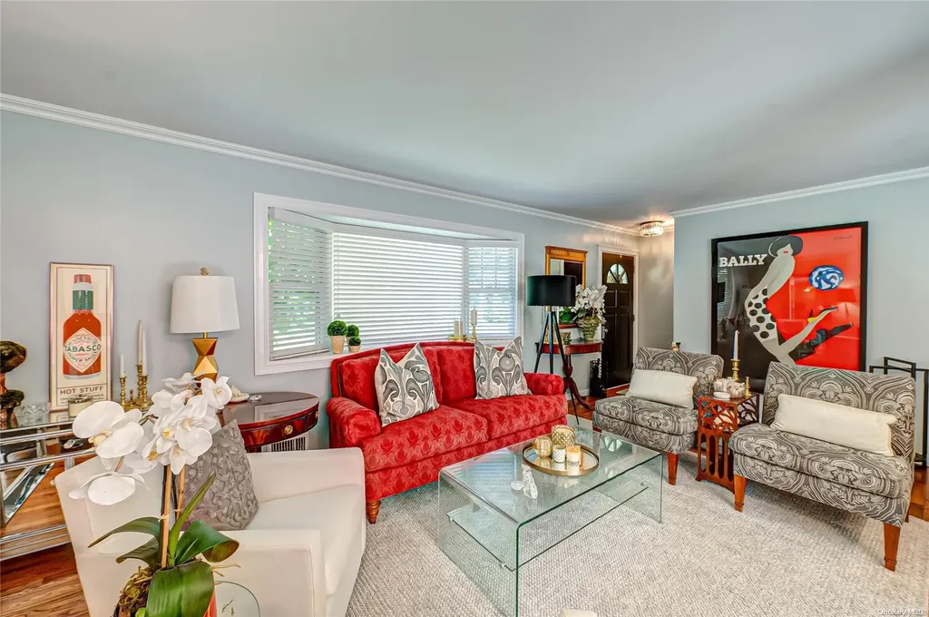 94 Lynncliff Road Hampton Bays NY 11946