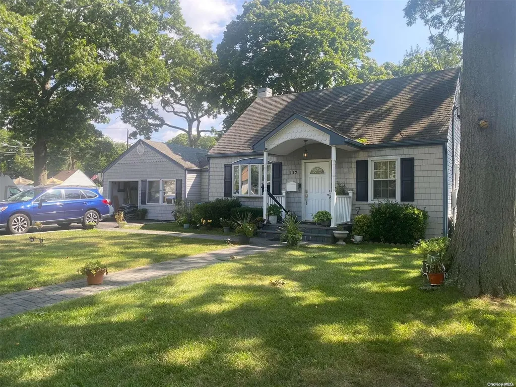 117 Roosevelt Avenue Islip NY 11751