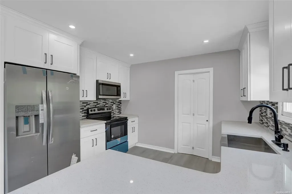 5 Hemlock Road Mount Sinai NY 11766