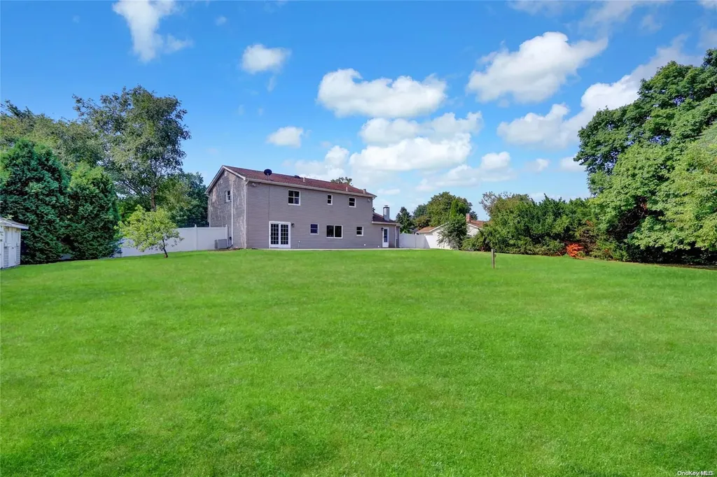 5 Hemlock Road Mount Sinai NY 11766