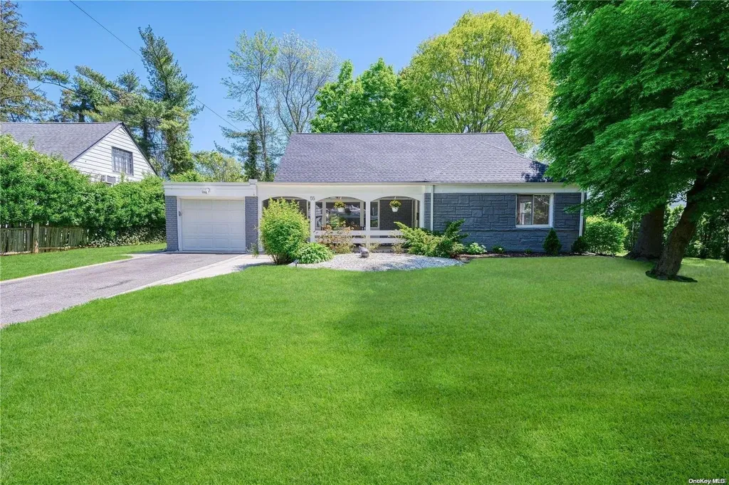 55 Warwick Road Great Neck NY 11023