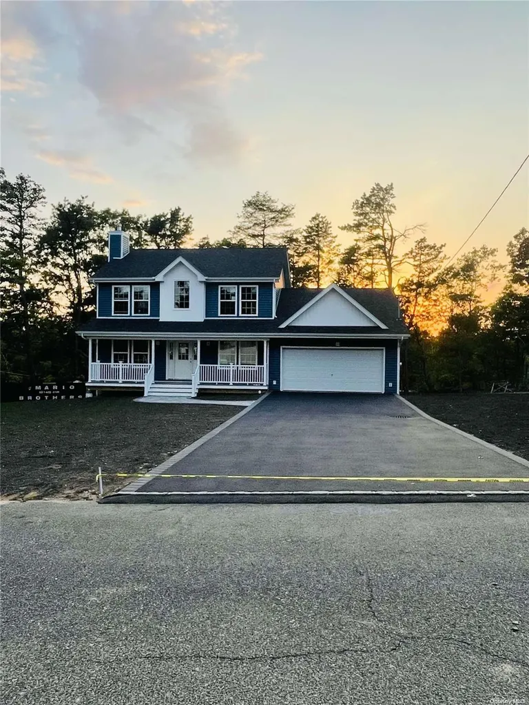 383 Decatur Avenue Brookhaven NY 11967