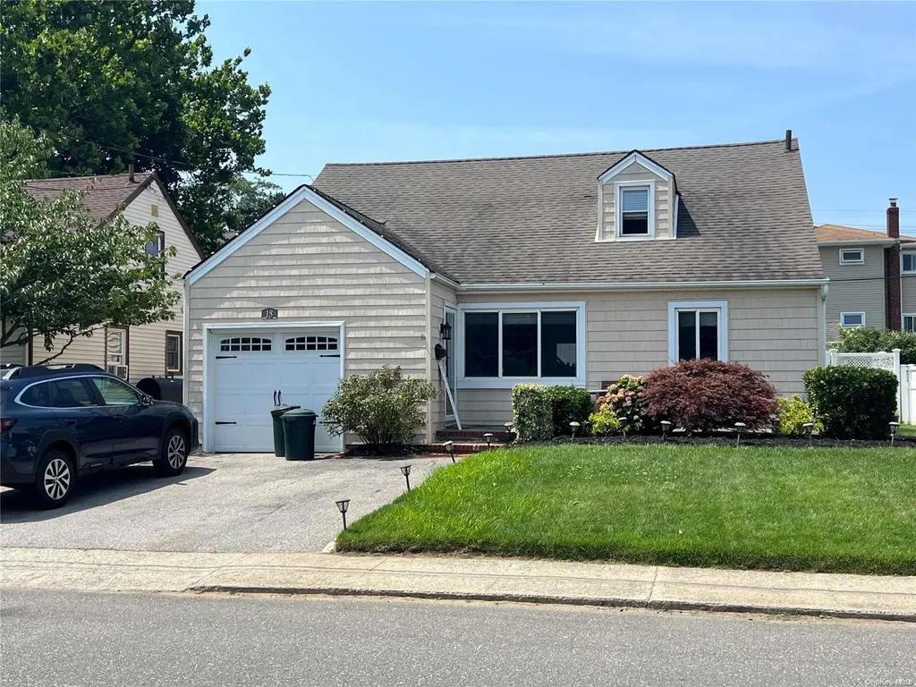 18 Riverside Road Lynbrook NY 11563