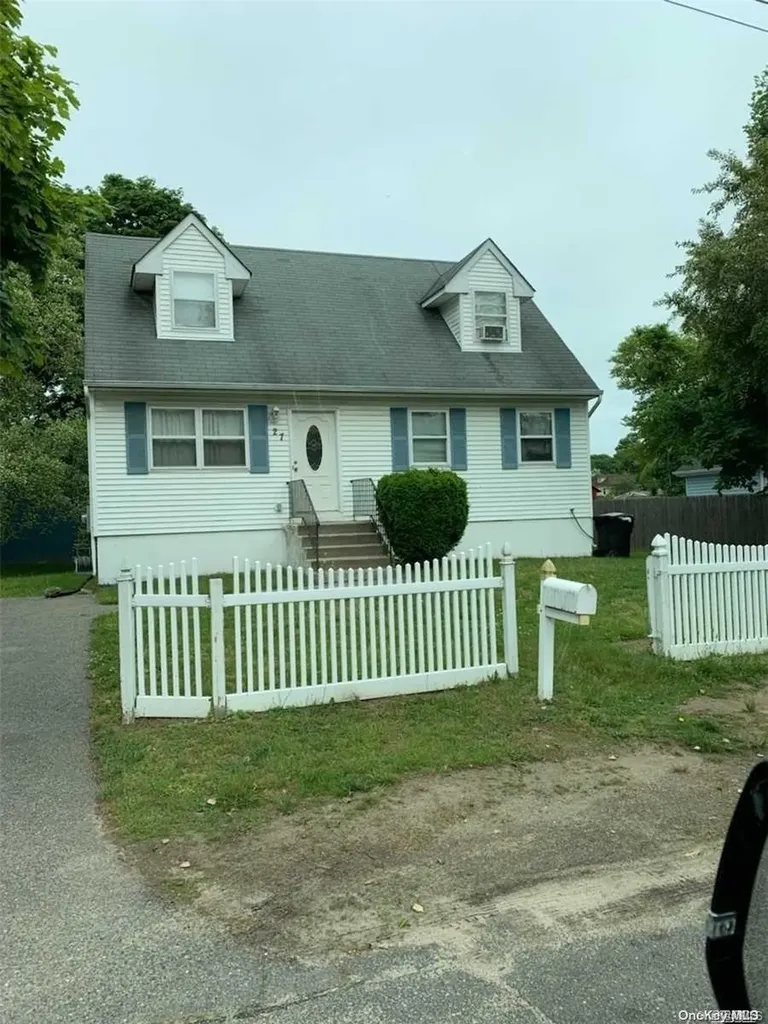 27 Oneill Avenue Bay Shore NY 11706