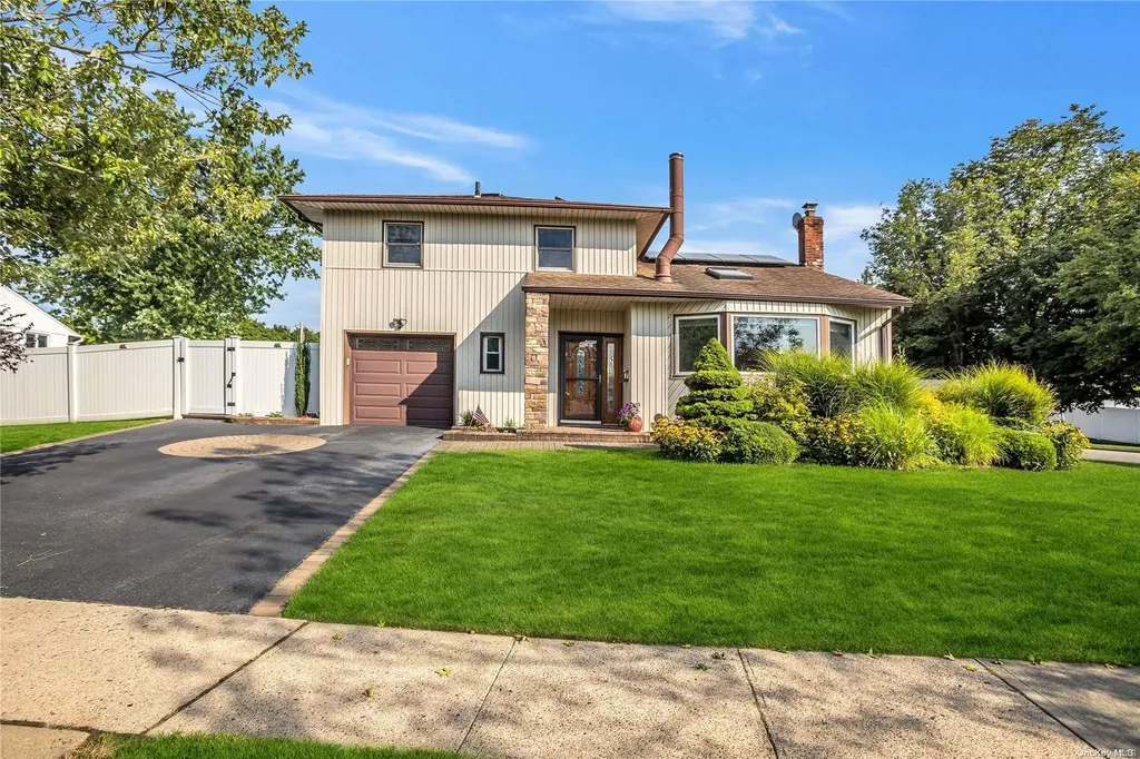 7 Fresno Drive Plainview NY 11803