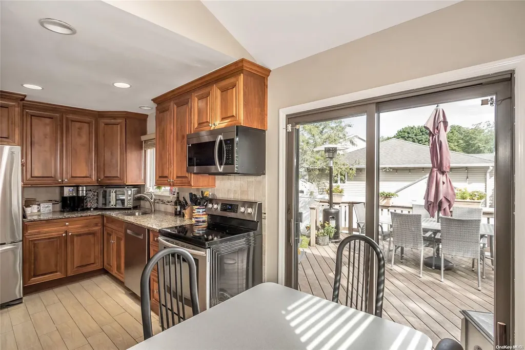 7 Fresno Drive Plainview NY 11803