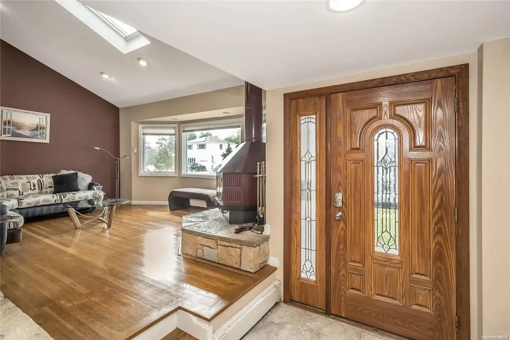 7 Fresno Drive Plainview NY 11803