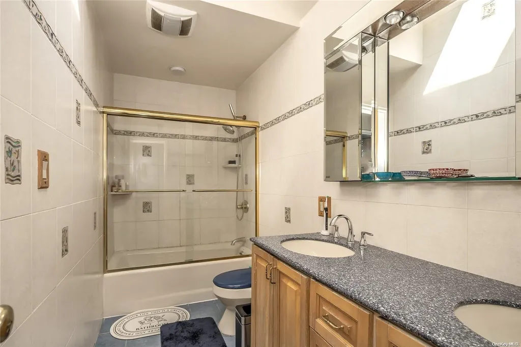 7 Fresno Drive Plainview NY 11803