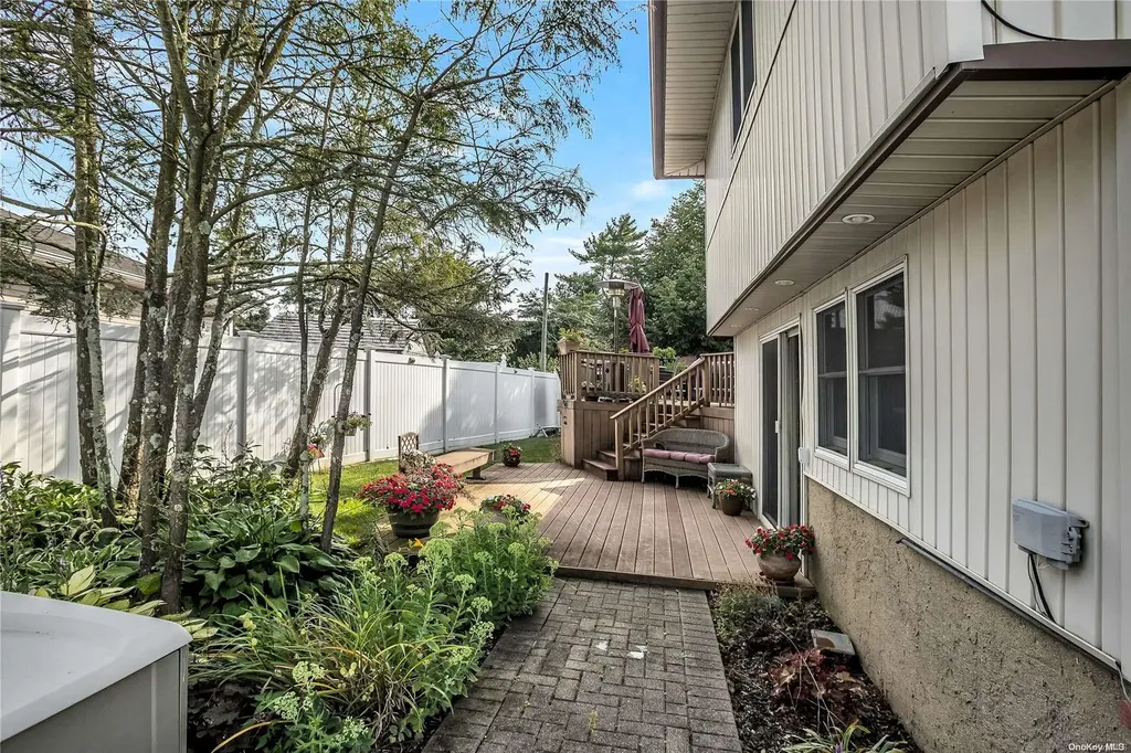 7 Fresno Drive Plainview NY 11803
