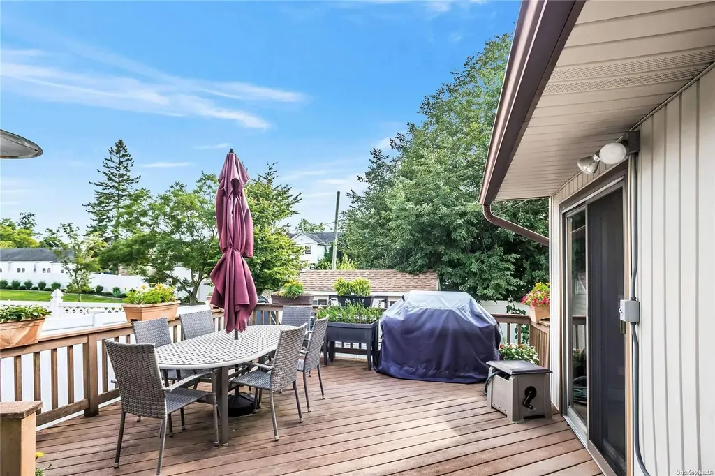 7 Fresno Drive Plainview NY 11803