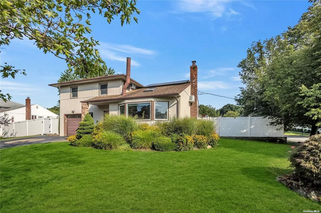 7 Fresno Drive Plainview NY 11803