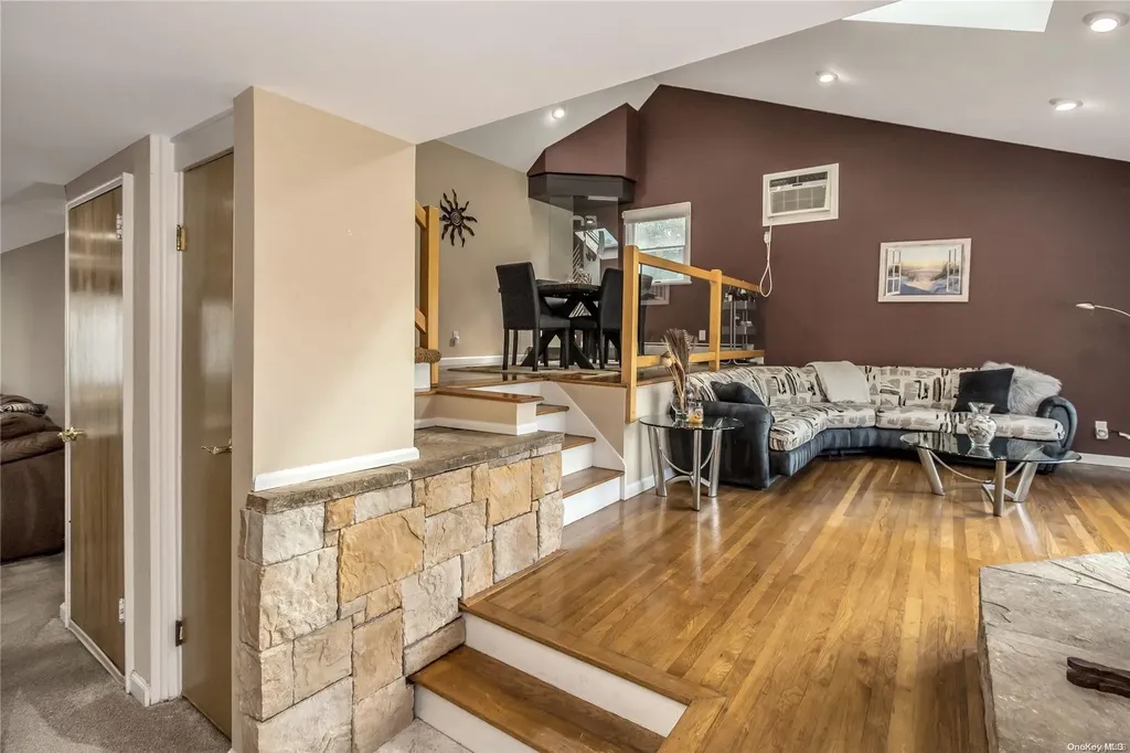 7 Fresno Drive Plainview NY 11803