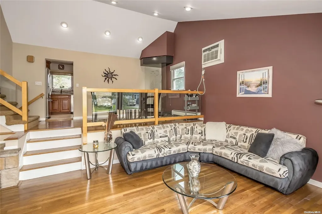 7 Fresno Drive Plainview NY 11803