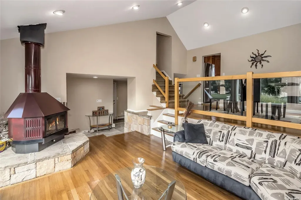 7 Fresno Drive Plainview NY 11803