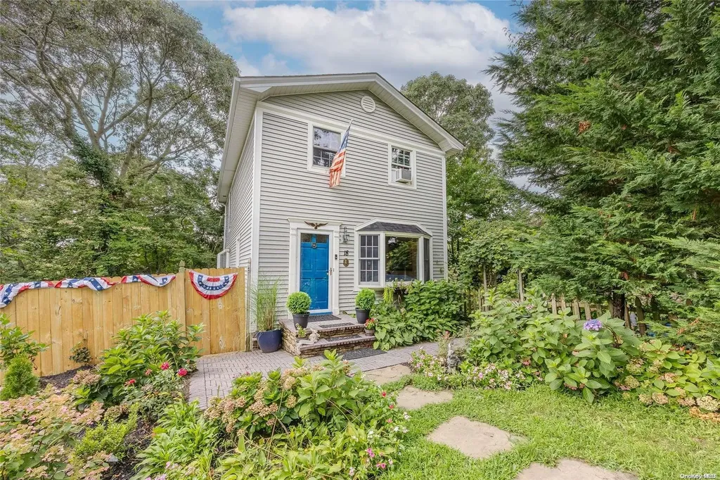 18 Hillside Road Sound Beach NY 11789