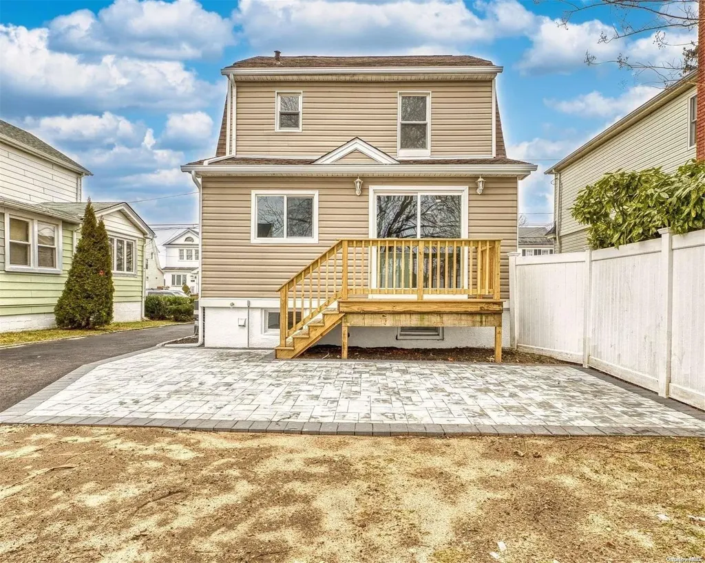 391 Hewlett Parkway Hewlett NY 11557