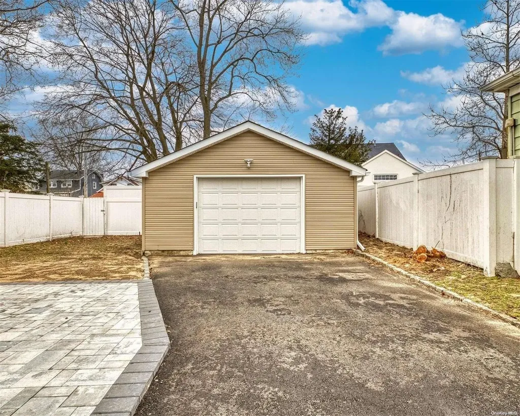 391 Hewlett Parkway Hewlett NY 11557