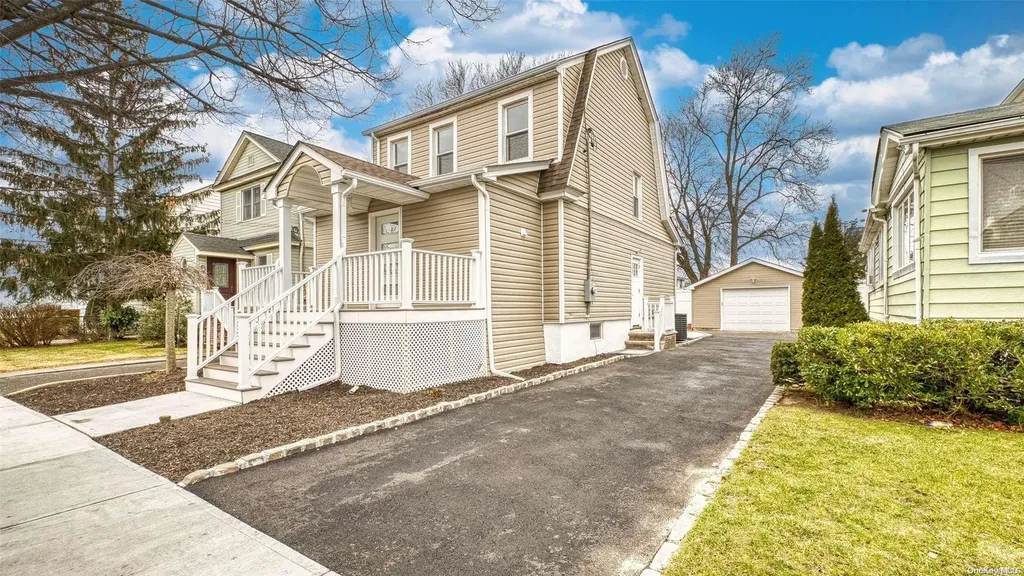 391 Hewlett Parkway Hewlett NY 11557