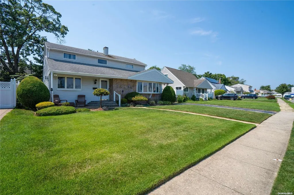 24 Seitz Drive Bethpage NY 11714