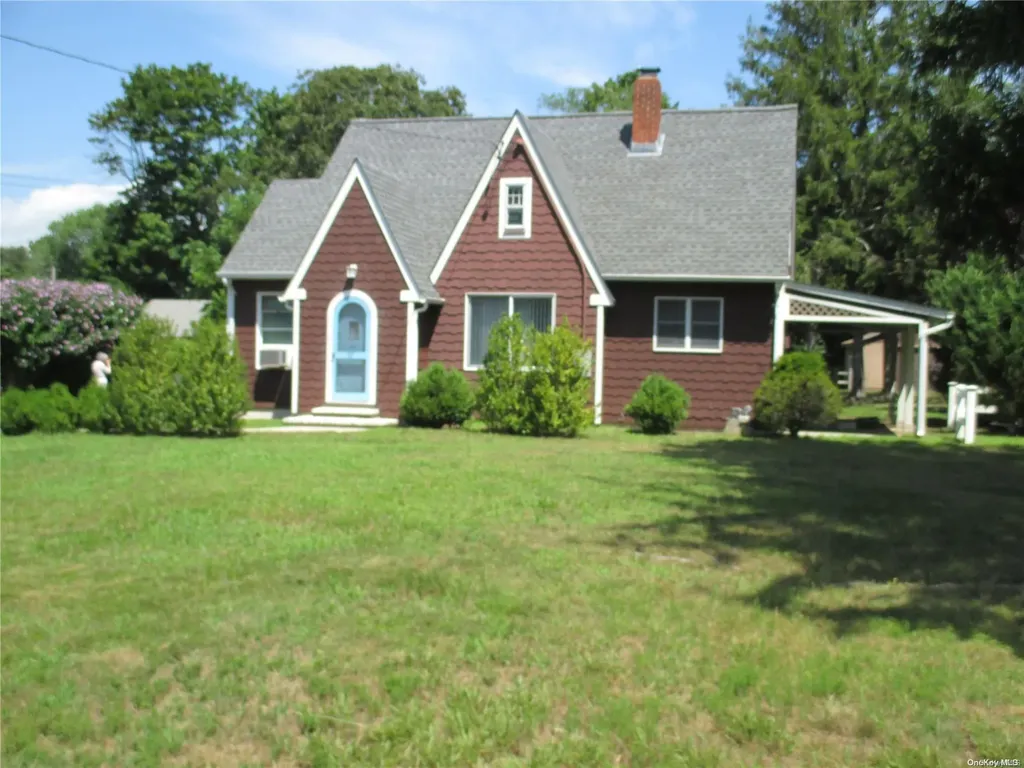 97 Bay Avenue E Hampton Bays NY 11946